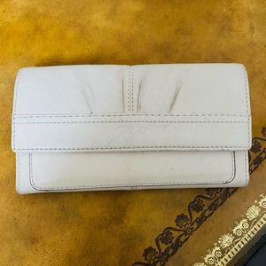 Coach Vintage White Cream Leather Trifold Wallet w Snap Closure